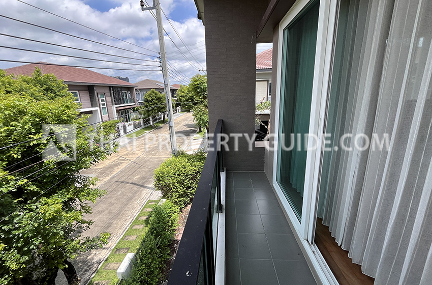 House with Shared Pool in Bangnatrad 